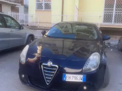 Usata Alfa Romeo Giulietta 105 CV (77 kW) 2011 Blu Utilitaria