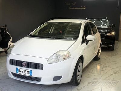 Usata Fiat Grande Punto 77 CV (56 kW) 2009 Bianco Utilitaria