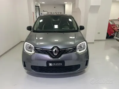 Usata Renault Twingo Techno 30 kW (42 CV) 2023 Grigio Utilitaria