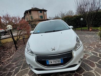 Usata Peugeot 208 Active 68 CV (50 kW) 2014 Bianco Utilitaria
