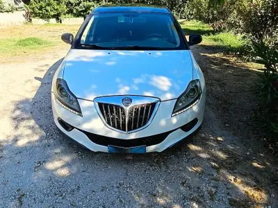 Usata Lancia Delta 120 CV (88 kW) 2010 Bianco Utilitaria