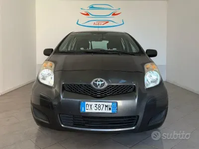 Usata Toyota Yaris Luxury 69 CV (50 kW) 2009 Grigio Utilitaria