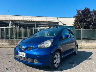 Usata Toyota Aygo 68 CV (50 kW) 2007 Blu Utilitaria
