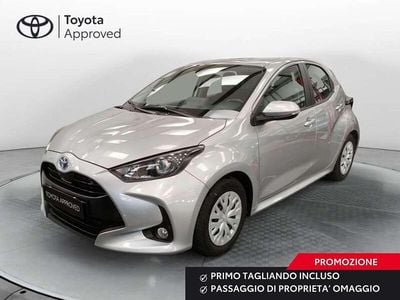 Usata Toyota Yaris Hybrid Active 116 CV (85 kW) 2022 Argento Utilitaria