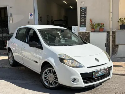 Usata Renault Clio II 75 CV (55 kW) 2011 Bianco Berlina