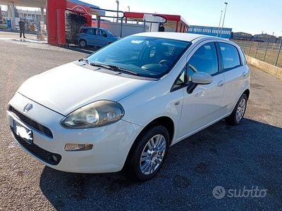 Usata Fiat Punto Lounge 78 CV (57 kW) 2014 Bianco Utilitaria