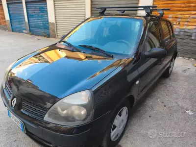 Usata Renault Clio II 82 CV (60 kW) 2003 Grigio Berlina