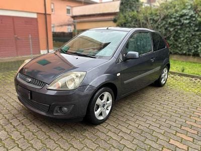 Usata Ford Fiesta Ghia 75 CV (55 kW) 2007 Utilitaria