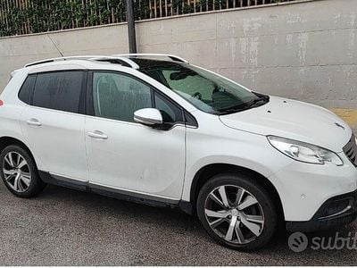 Usata Peugeot 2008 Allure 92 CV (67 kW) 2015 Bianco SUV