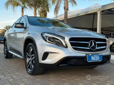 Usata Mercedes GLA200 Premium 136 CV (100 kW) 2017 Grigio SUV