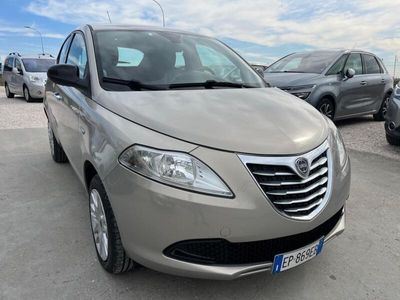 usata Lancia Ypsilon 0.9 TwinAir 85 CV 5 porte Metano Ecochic Gold