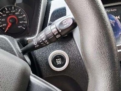 Usata Mahindra KUV100 86 CV (63 kW) 2021 Rosso SUV