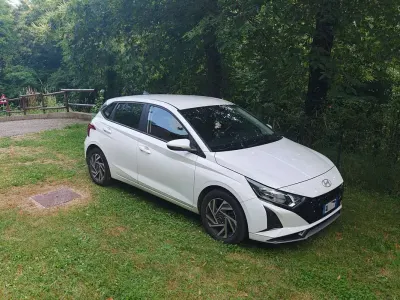 Usata Hyundai i20 101 CV (74 kW) 2024 Bianco Utilitaria