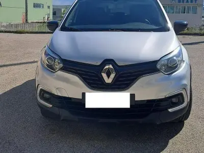 Usata Renault Captur 110 CV (80 kW) 2019 Grigio SUV