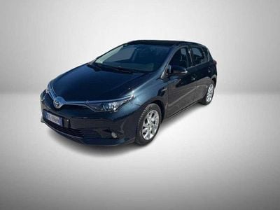 Usata Toyota Auris Hybrid Active 99 CV (72 kW) 2016 Nero Berlina