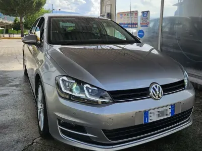 Usata VW Golf VII Highline 105 CV (77 kW) 2013 Berlina