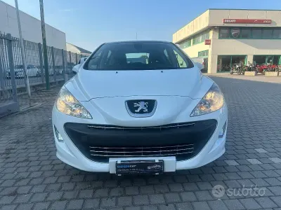 Usata Peugeot 308 Sportium 109 CV (80 kW) 2011 Bianco Utilitaria