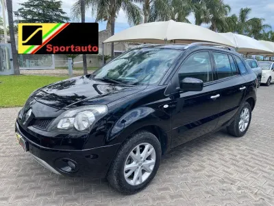 Käytetty Renault Koleos Dynamique 150 HP (110 kW) 2008 Musta Katumaasturi