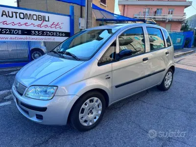 Usata Fiat Idea 80 CV (58 kW) 2006 Argento metallizzato Monovolume
