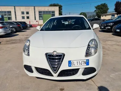 Begagnad Alfa Romeo Giulietta Progression 105 HK (77 kW) 2012 Vit Halvkombi