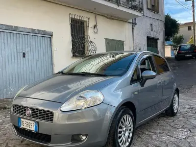 Usata Fiat Grande Punto Dynamic 75 CV (55 kW) 2007 Grigio Utilitaria