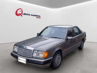Usata Mercedes E250 126 CV (92 kW) 1991 Grigio Berlina