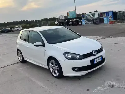 Usata VW Golf VI 122 CV (89 kW) 2010 Bianco Utilitaria