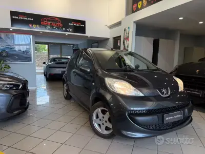 Usata Peugeot 107 68 CV (50 kW) 2007 Grigio Utilitaria