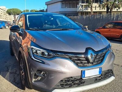Usata Renault Captur Techno 101 CV (74 kW) 2023 Grigio SUV