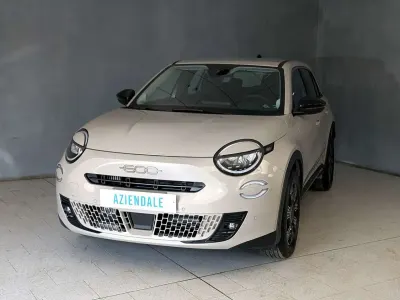 Usata Fiat 600 Pop 145 CV (106 kW) 2025 Beige SUV