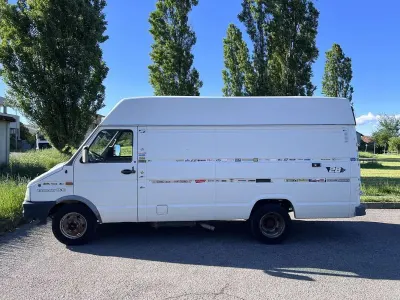 Usata Iveco Daily 103 CV (75 kW) 1989 Furgone