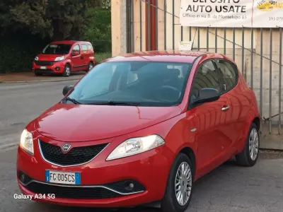 Begagnad Lancia Ypsilon Gold 95 HK (69 kW) 2016 Röd Halvkombi
