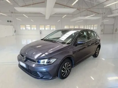 Usata VW Polo Life 95 CV (69 kW) 2023 Grigio Utilitaria