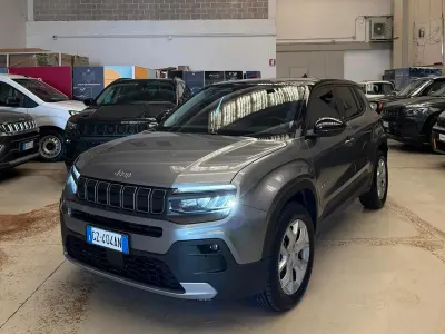 Käytetty Jeep Avenger Altitude 100 HP (73 kW) 2025 Harmaa Katumaasturi