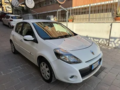 Usata Renault Clio Dynamique 86 CV (63 kW) 2010 Bianco Utilitaria