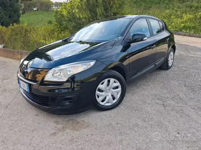 Usata Renault Mégane 110 CV (80 kW) 2013 Nero Utilitaria