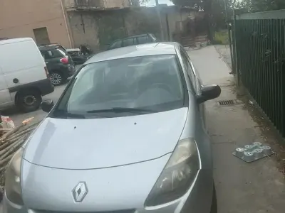 Usado Renault Clio II 75 CV (55 kW) 2011 Gris Berlina