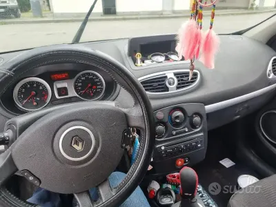 Usata Renault Clio II Luxe 75 CV (55 kW) 2010 Berlina