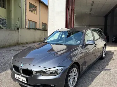 Usata BMW 318 Sport Line 143 CV (105 kW) 2015 Grigio Berlina