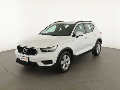 Usata Volvo XC40 Momentum 129 CV (94 kW) 2021 Bianco SUV