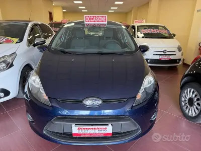 Usata Ford Fiesta 68 CV (50 kW) 2011 Blu Berlina