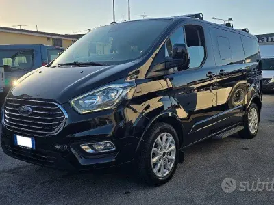Usata Ford Tourneo Custom 131 CV (96 kW) 2021 Nero Furgone