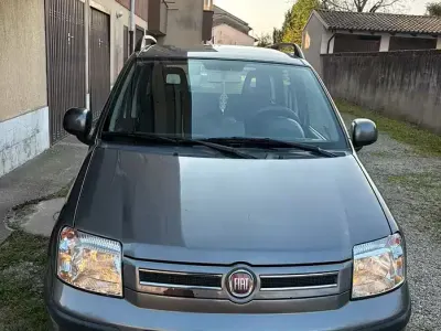 Usata Fiat Panda Dynamic 69 CV (50 kW) 2011 Grigio Utilitaria