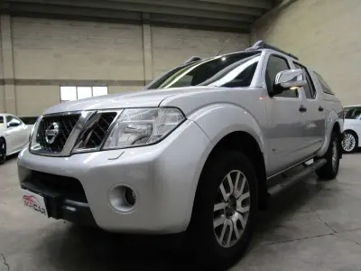 Usata Nissan Navara 231 CV (169 kW) 2012 Argento metallizzato Pick-up