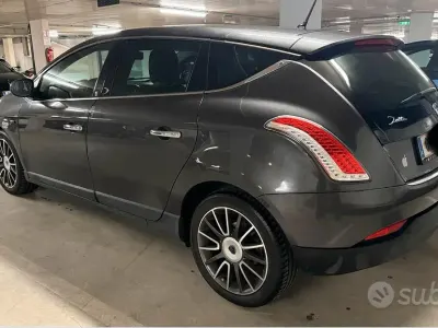 Usata Lancia Delta 120 CV (88 kW) 2012 Grigio Utilitaria