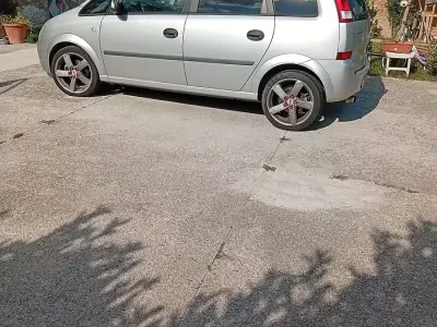 Usata Opel Meriva 101 CV (74 kW) 2004 Grigio Monovolume