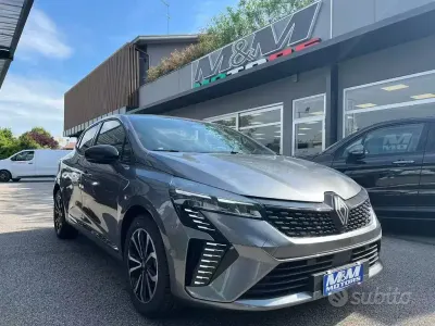 Nuova Renault Clio V Techno 101 CV (74 kW) 2025 Grigio Berlina