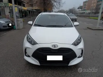 Begagnad Toyota Yaris Active 72 HK (52 kW) 2022 Vit Halvkombi