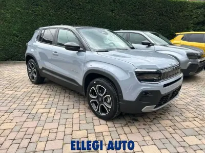 Uusi Jeep Avenger Summit 101 HP (74 kW) 2026 Musta Katumaasturi