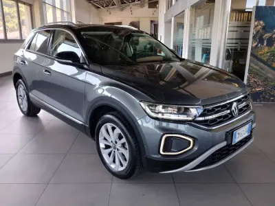 Usata VW T-Roc Style 110 CV (80 kW) 2023 Grigio SUV